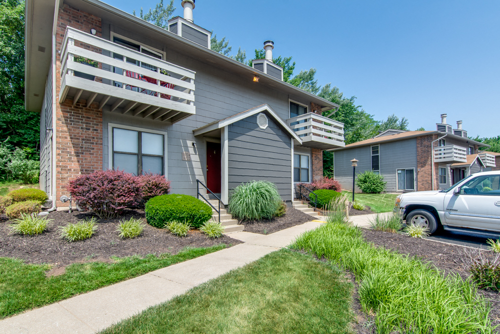 Photos and Video Prairie Walk Apartments in Kansas City, MO